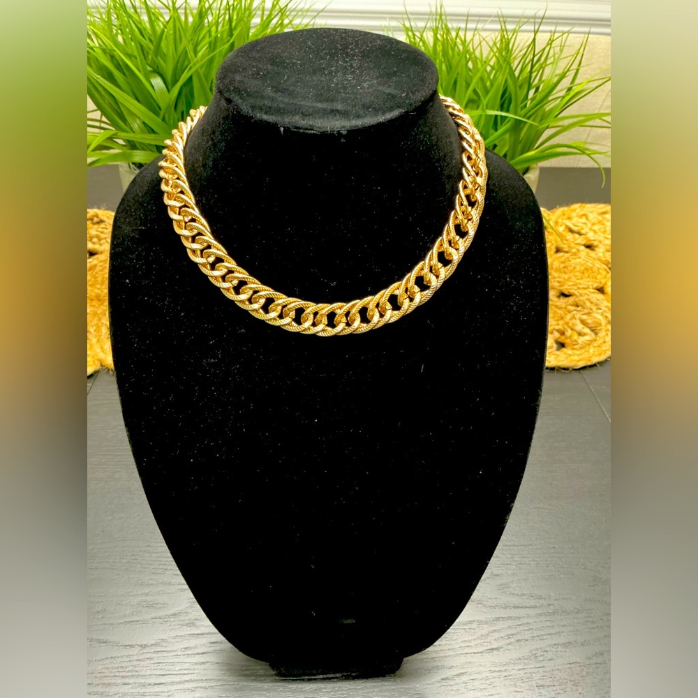 Elegant Gold Chain Necklace